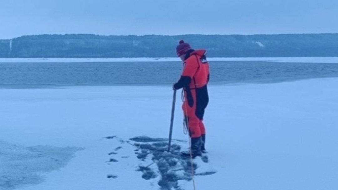 Выход на лед в отдельных местах опасен: на реках республики зафиксированы промоины