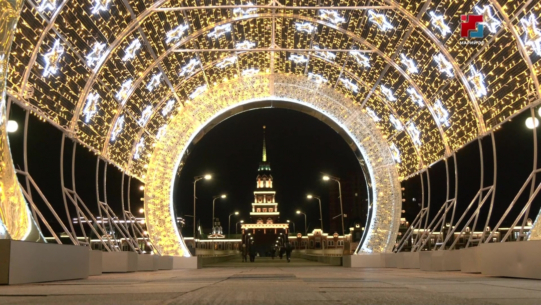 Яркие гирлянды украсили улицы Йошкар-Олы