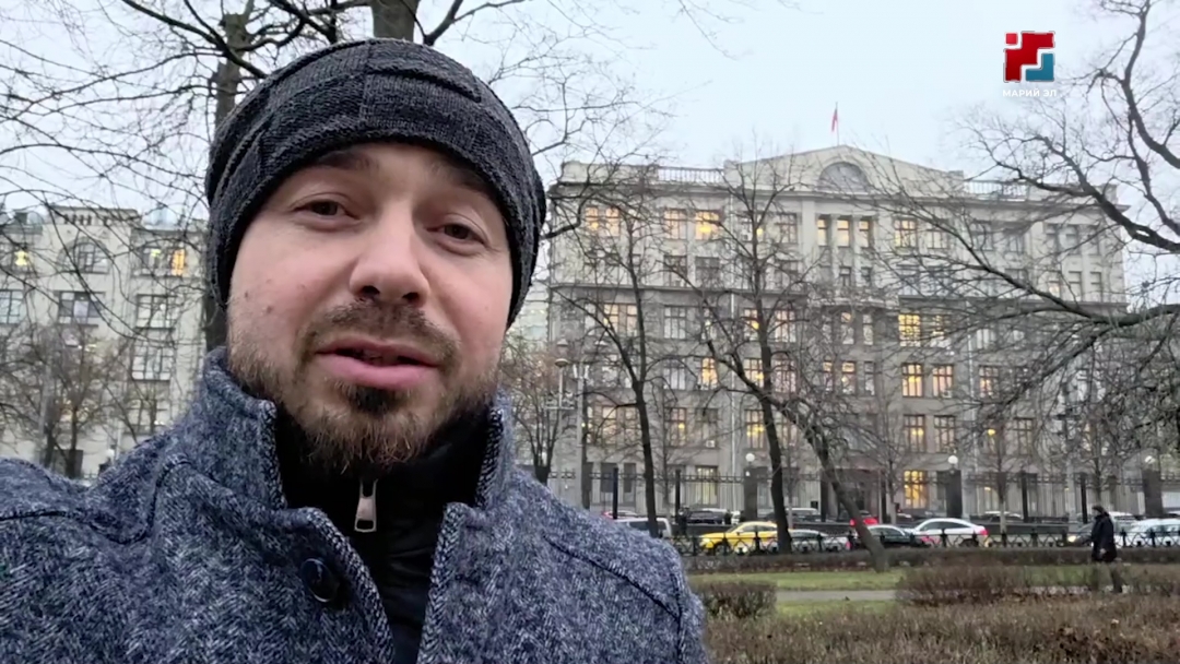 Журналист Владимир Матвеев Готовится задать вопрос Владимиру Путину