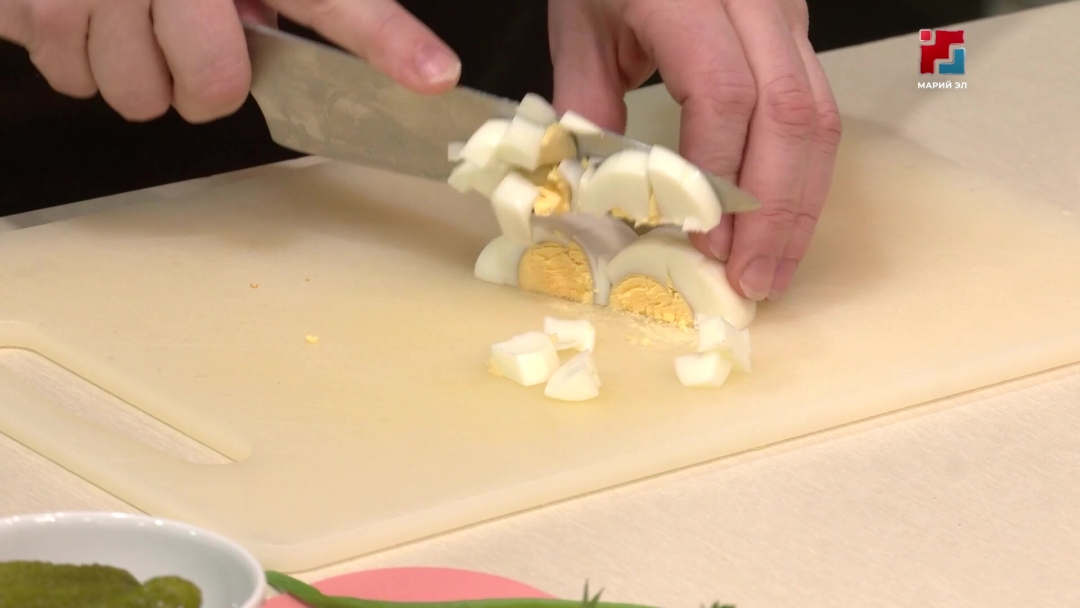 Еда и компания должны быть в удовольствие: диетологи делятся советами, как не переесть в новогоднюю ночь