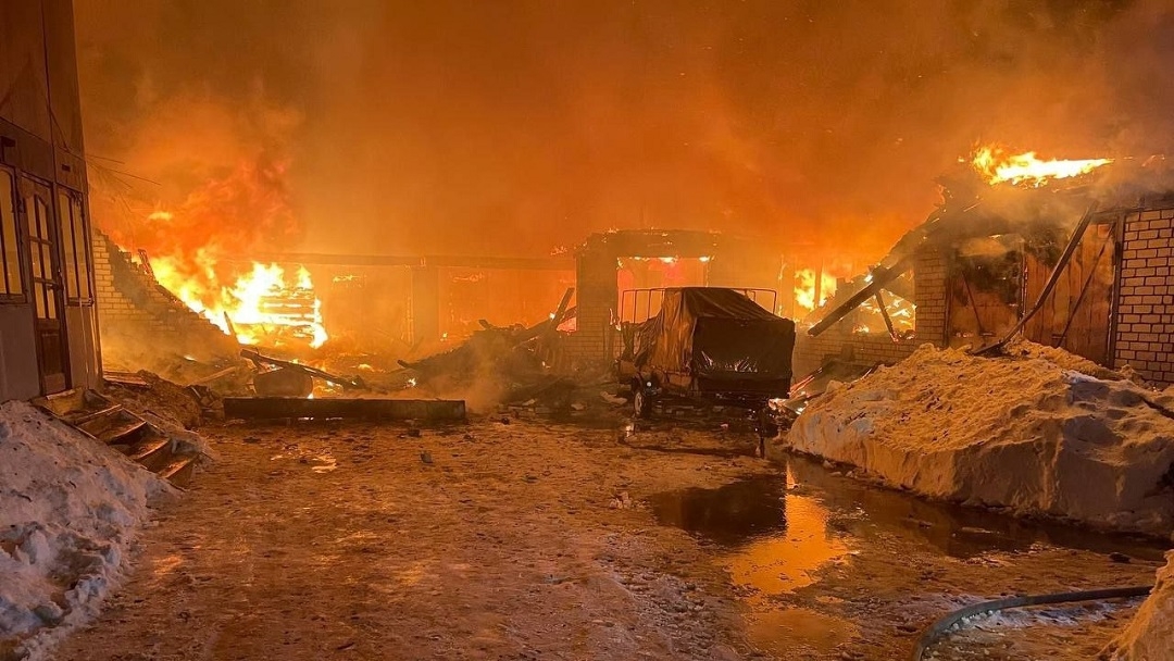 В Волжске ликвидировали крупный пожар на производстве