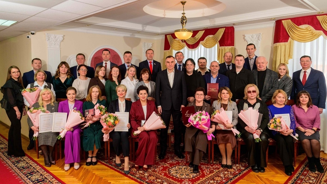 Глава Марий Эл вручил награды журналистам и рассказал о ключевых направлениях развития республики