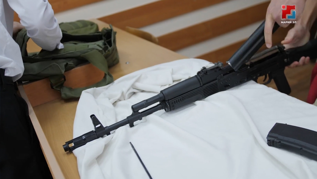 Собирать дроны и работать с прибором ночного видения научат российских школьников