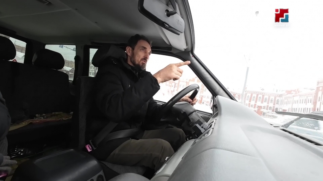 Автоинструктор дал советы, как избежать неприятностей на заснеженной дороге