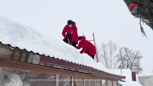Активисты «Молодёжки Народного фронта» Марий Эл помогли убрать снег с участка пенсионерки