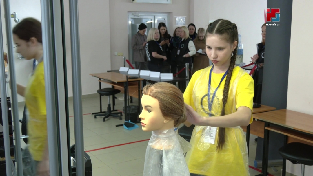 В Йошкар-Оле мастерство показали юные модельеры, массажисты и парикмахеры