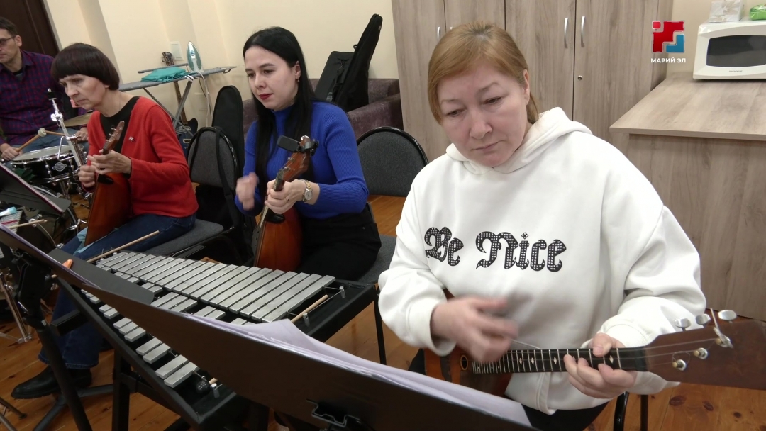 Гобоист А. Балашов да «Марий кундем» кугыжаныш семӱзгар оркестр «Русская фантазия» концерт программым темлат