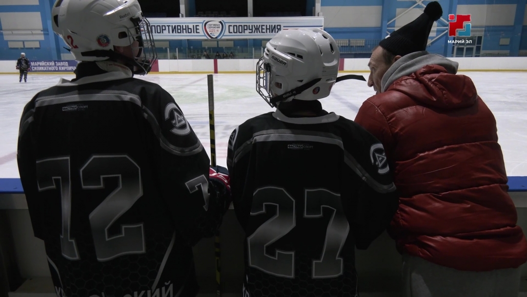 Ялысе команде-влак коклаште хоккей дене «Шӧртньӧ шайбе» республикысе таҥасымаш эртен