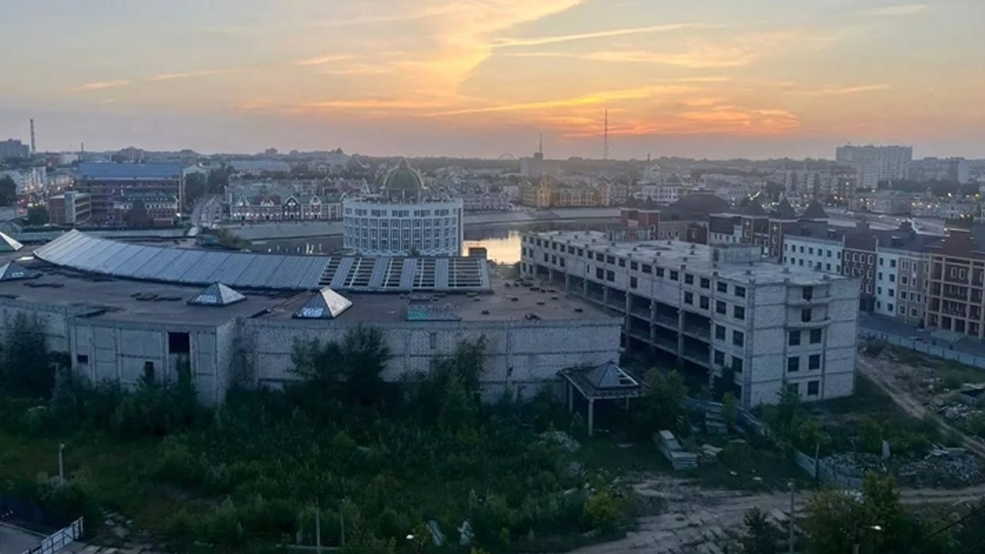 В центре Йошкар-Олы выставлен на продажу недострой у Центрального моста