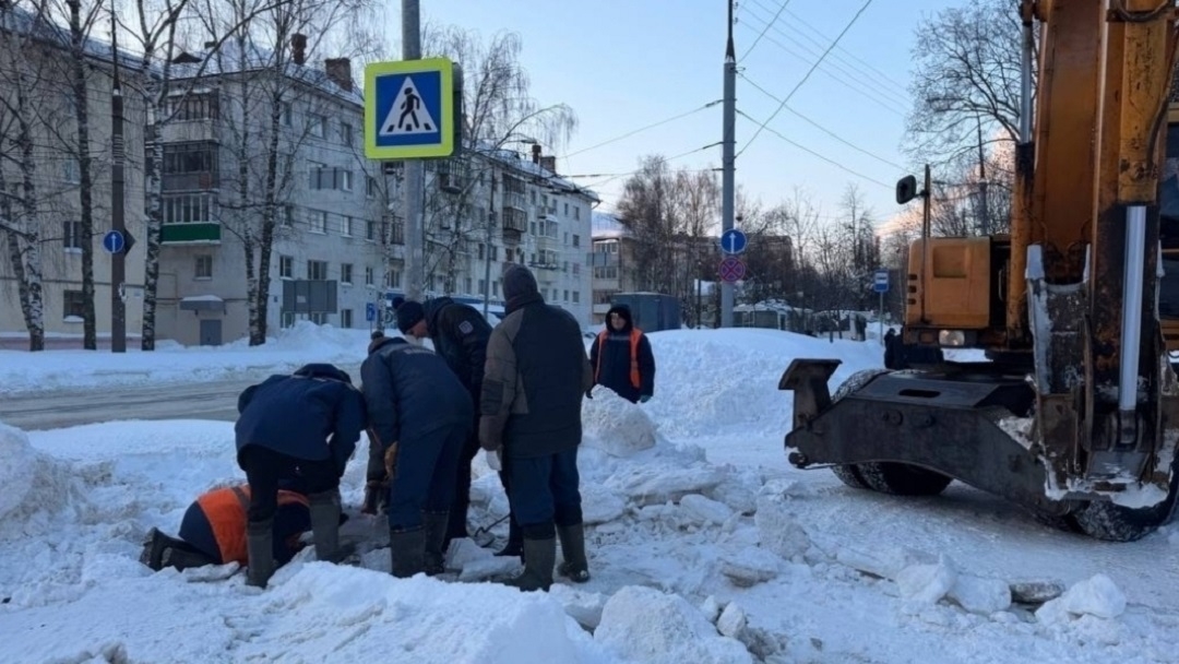 В Йошкар-Оле произошел порыв водопровода на улице Пролетарской