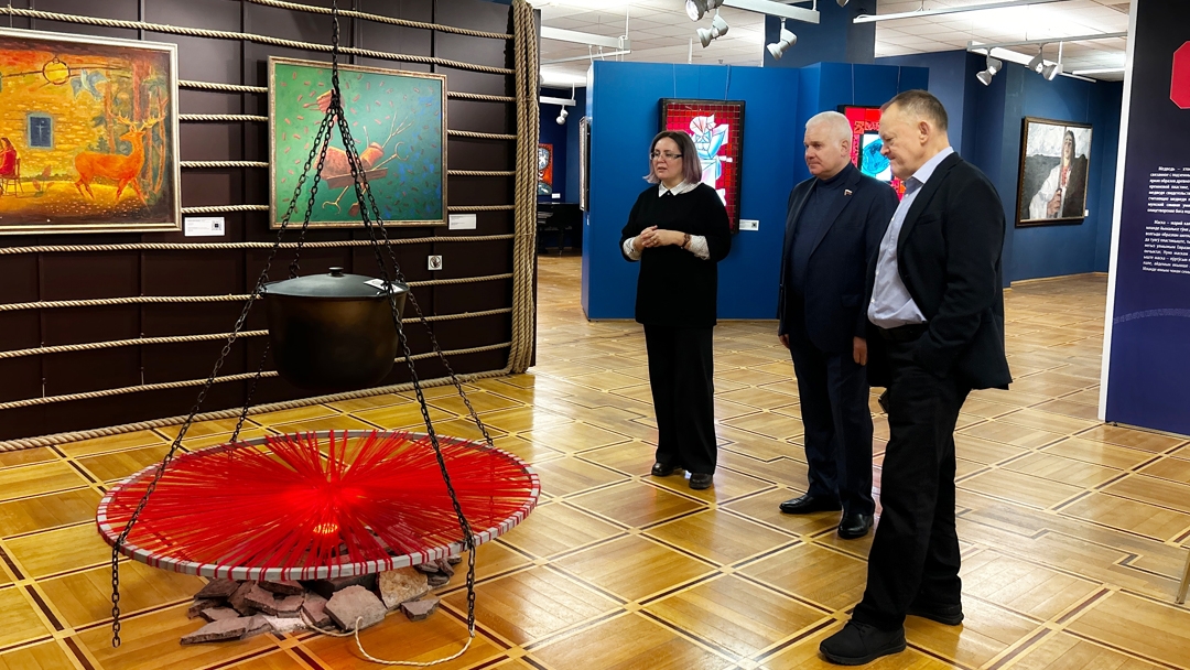 Сенатор Сергей Мартынов оценил уникальную выставку «Путь длиною в век» в Йошкар-Оле