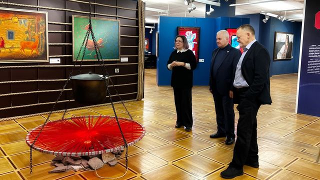 Сенатор Сергей Мартынов оценил уникальную выставку «Путь длиною в век» в Йошкар-Оле