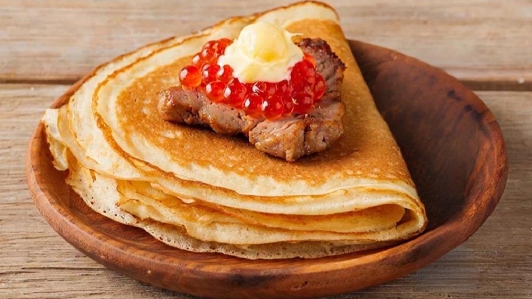 Творог против мяса: любимые женские и мужские начинки к блинам