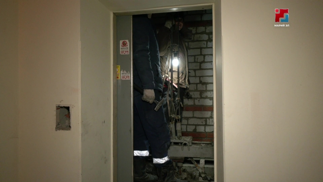 В доме на ул. Первомайской в Йошкар-Оле меняют старый лифт