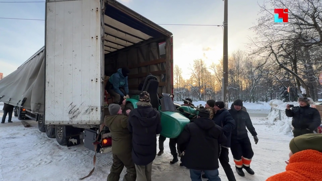 В Марий Эл мамы и жены бойцов отправляют сотни тонн помощи на фронт