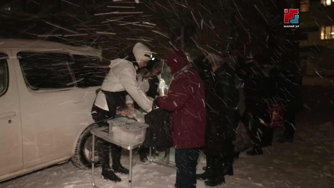 Ежедневная помощь: движение «Маяк» кормит бездомных в Йошкар-Оле