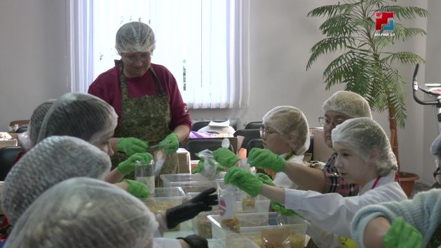 Советский районысо волонтёр-влак СВО-ш колтышаш гуманитар полышым йоча сӱрет дене сӧрастарат