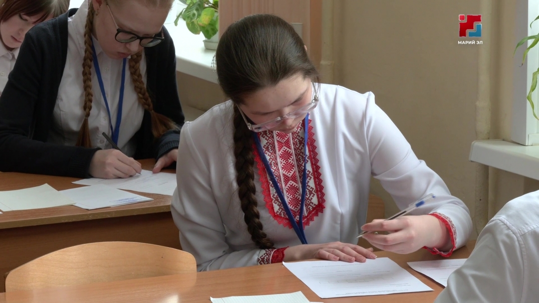 Йошкар-Олаште школышто тунемше-влаклан марий йылме дене республик кӱкшытан олимпиаде эртен