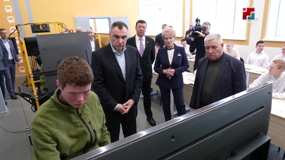 Глава Марий Эл Юрий Зайцев посетил обновленный автодорожный техникум