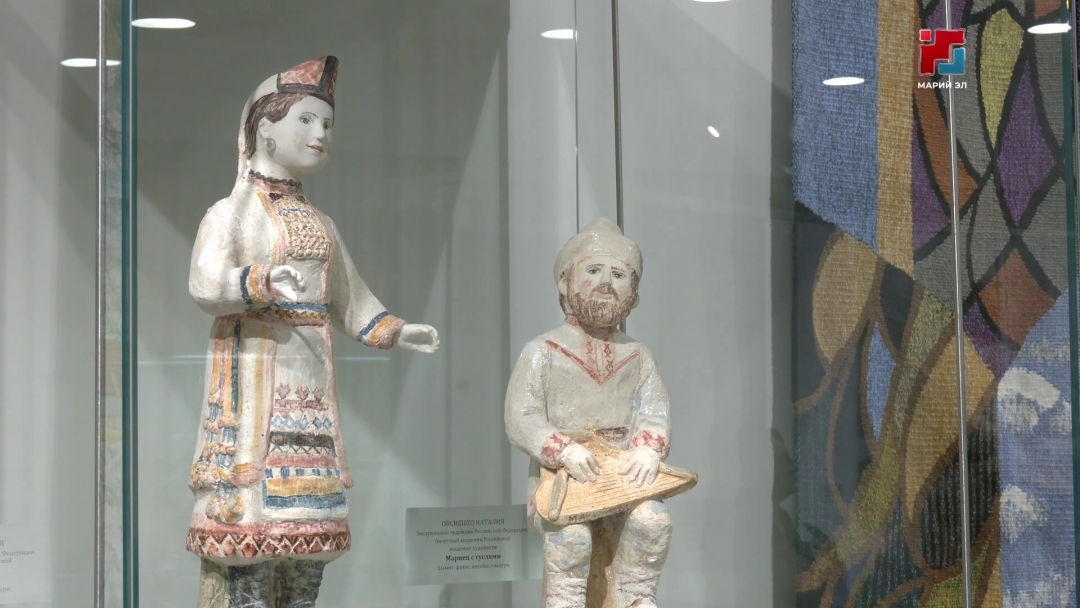 Йошкаролинцам представили выставку «Широка страна моя родная»