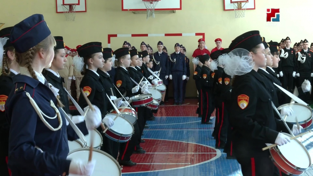 В школе №19 Йошкар-Олы прошел смотр строя и песни среди кадетов и юнармейцев