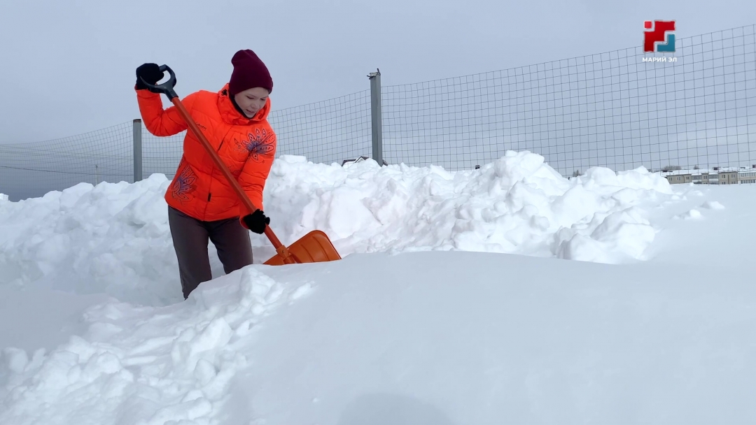 Расчистка снега может помочь прийти в форму к теплому сезону