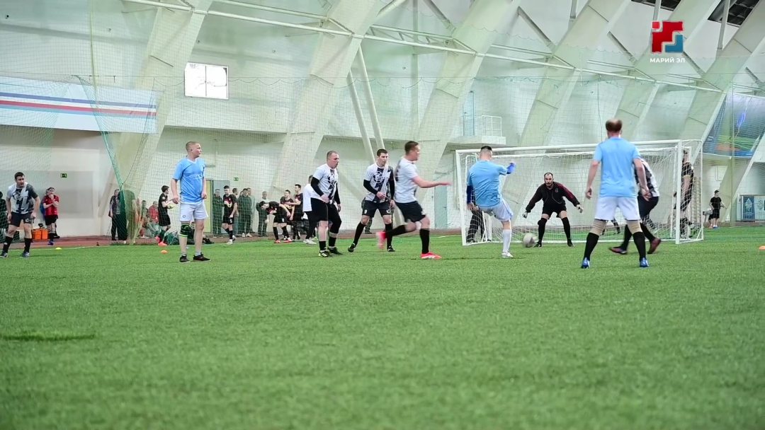 Команды из нескольких регионов приняли участие в турнире по футболу среди ветеранов в столице Марий Эл.