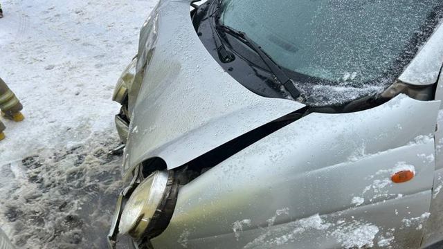В Йошкар-Оле в результате столкновения с КАМАЗом пострадала женщина-водитель легковушки