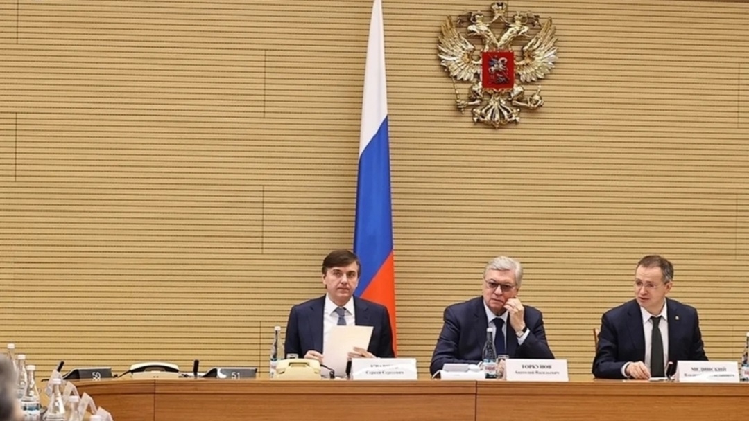 Выпускники 9-ых классов с 2027 года будут сдавать обязательный устный экзамен по истории