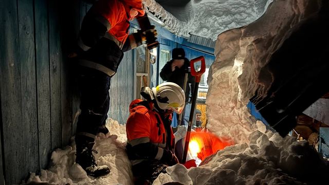 Спасатели нашли тело мужчины под снегом в Куяре