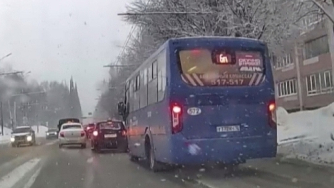 В Йошкар-Оле автоинспекторы помогли маме встретиться с потерявшимся ребенком