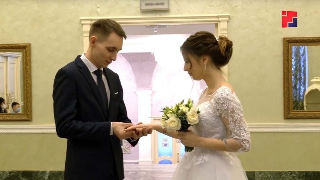 Каждая вторая пара подает заявление в ЗАГС через Госуслуги