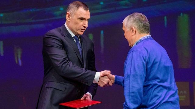 Глава Марий Эл Юрий Зайцев вручил награды работникам сферы ЖКХ