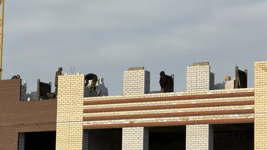 В микрорайоне 9А Йошкар-Олы строят школу: готовность объекта составляет 18,5%