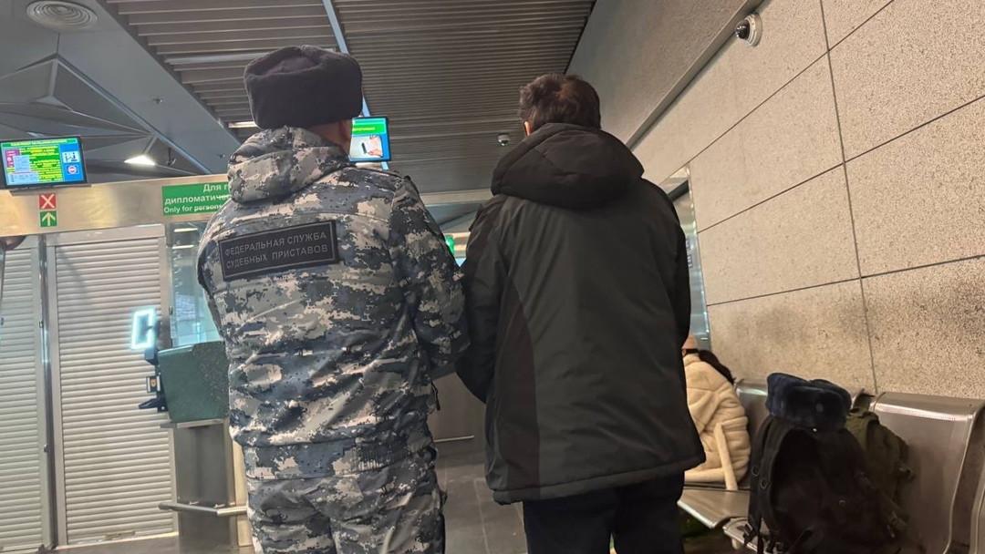 Жил в Марий Эл 17 лет без документов: судебные приставы выдворили гражданина Грузии из России