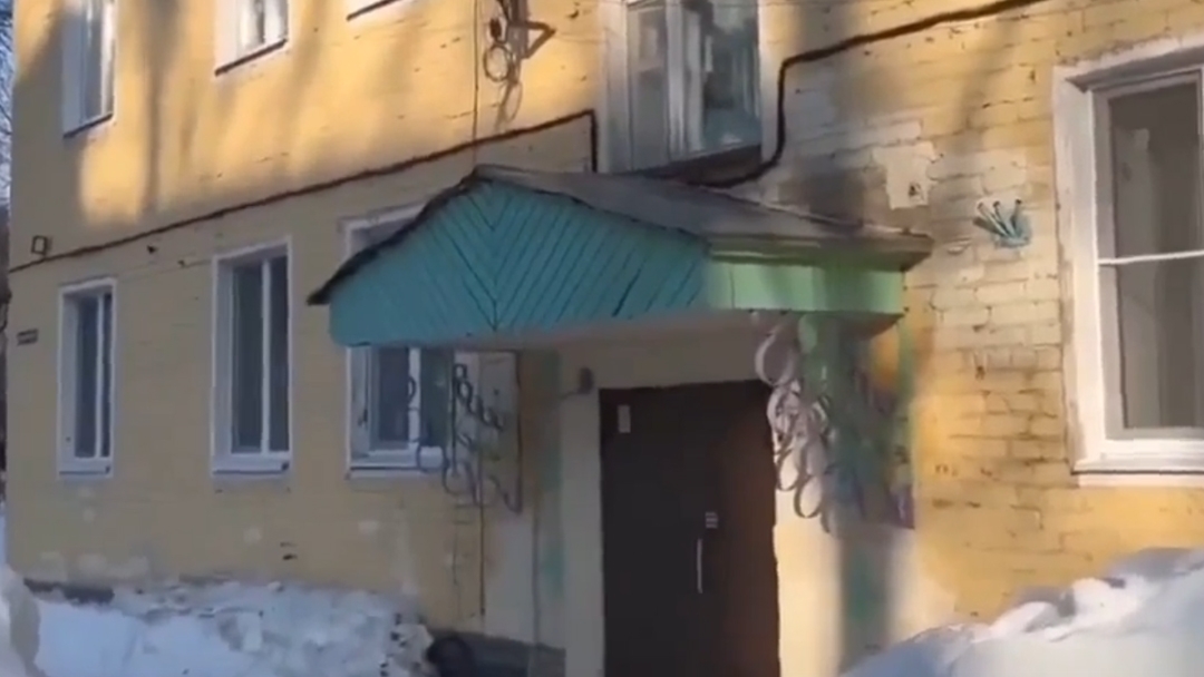 В Йошкар-Оле возбуждено уголовное дело после падения наледи на женщину с ребенком