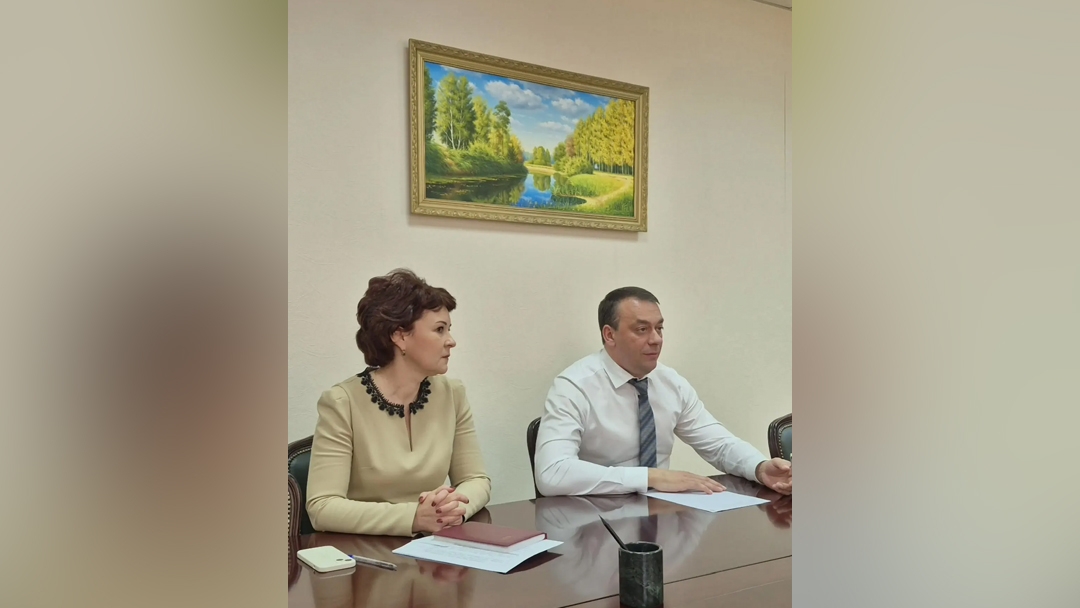 Владимир Халюзин встретился с участником кадровой программы «Герои Марий Эл»