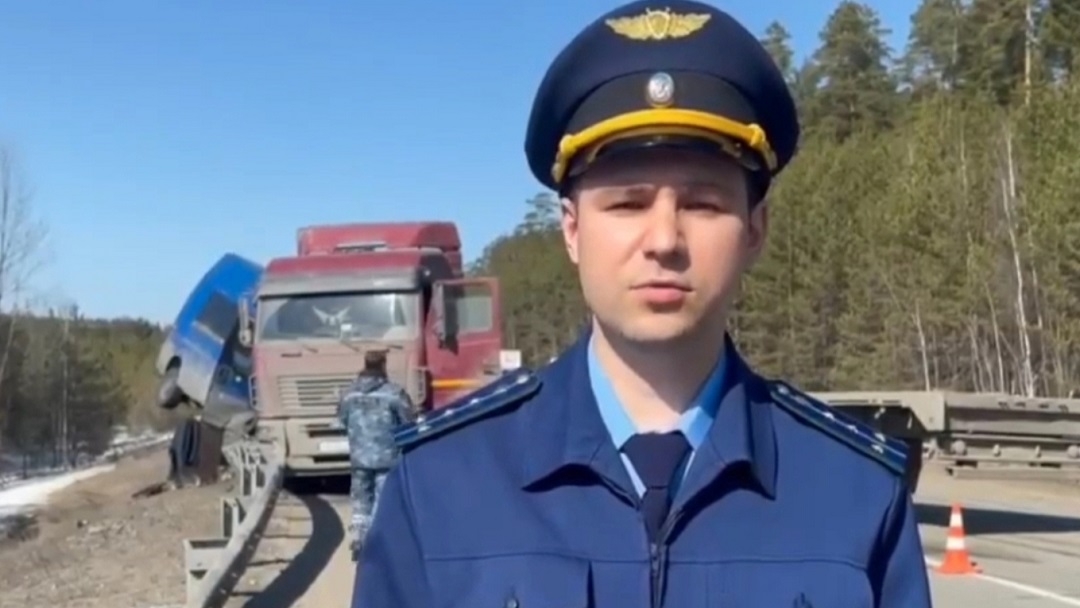 В Марий Эл в аварии на трассе погиб водитель микроавтобуса