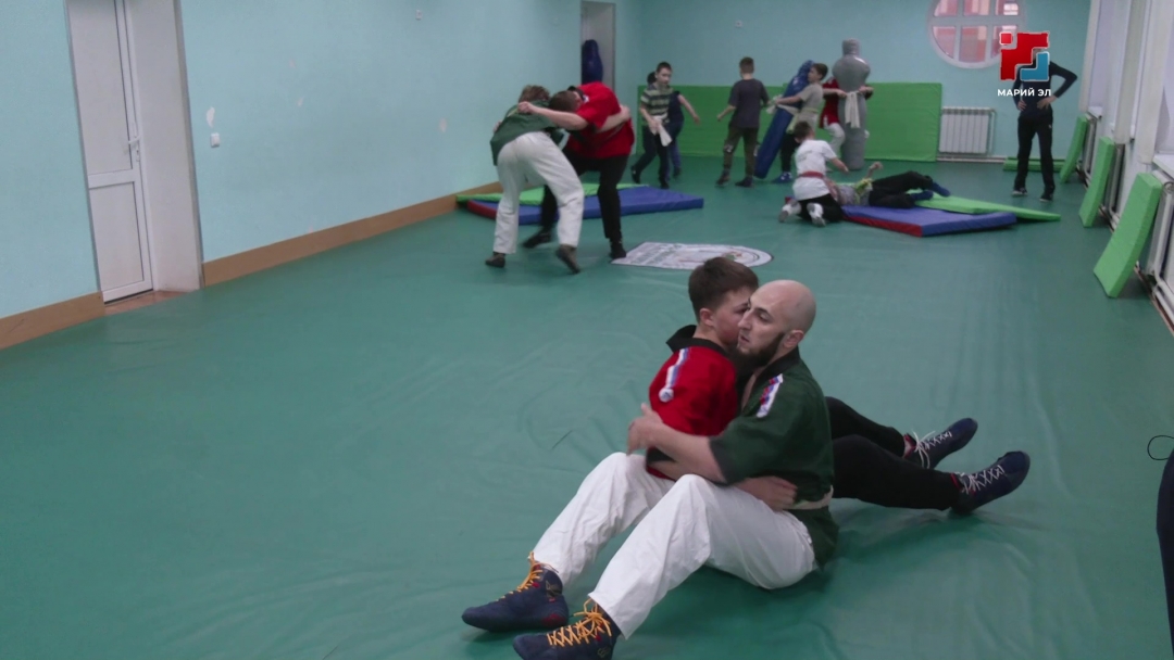 В Марий Эл более сотни ребят занимаются традиционной борьбой корэш