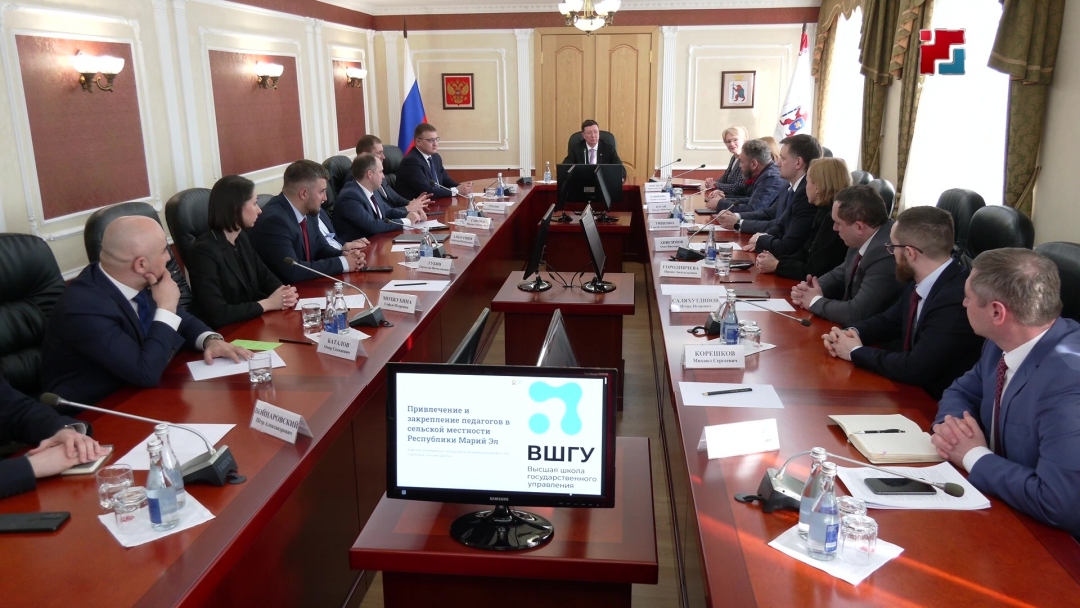 В Марий Эл искали способы удержать педагогов на селе