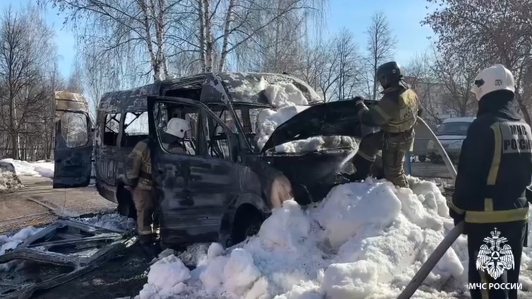 В Йошкар-Оле горел микроавтобус