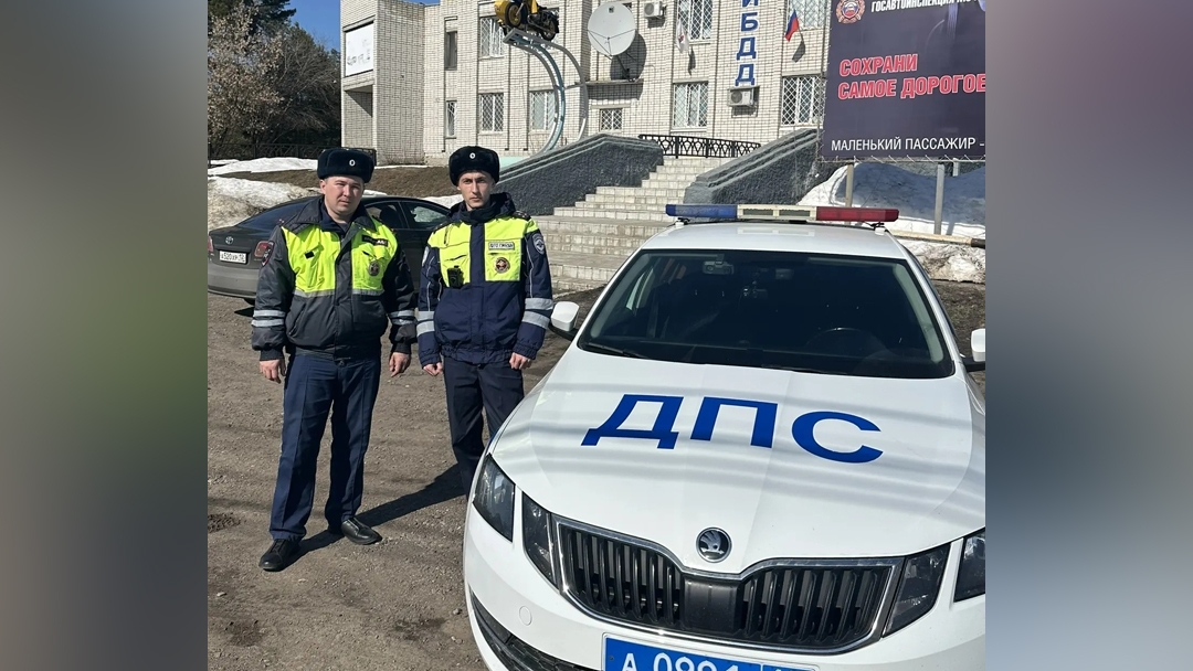 Инспекторы ДПС в Марий Эл спасли малыша с приступом удушья