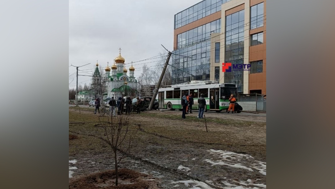В Йошкар-Оле в результате ДТП с рейсовым автобусом пострадали шесть человек