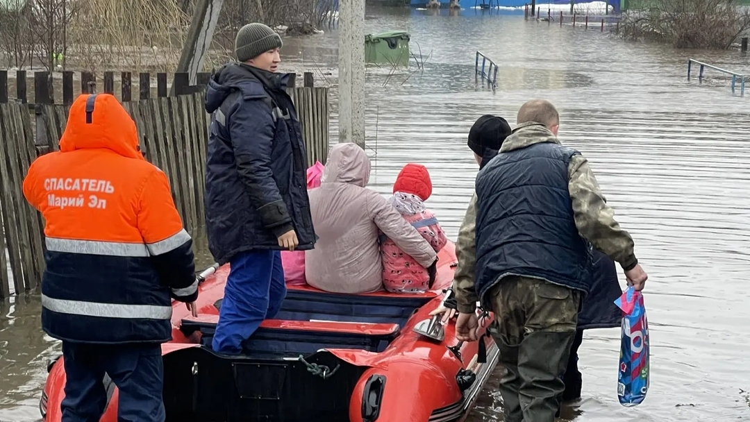 В поселке Куяр спасатели эвакуировали людей из-за паводка