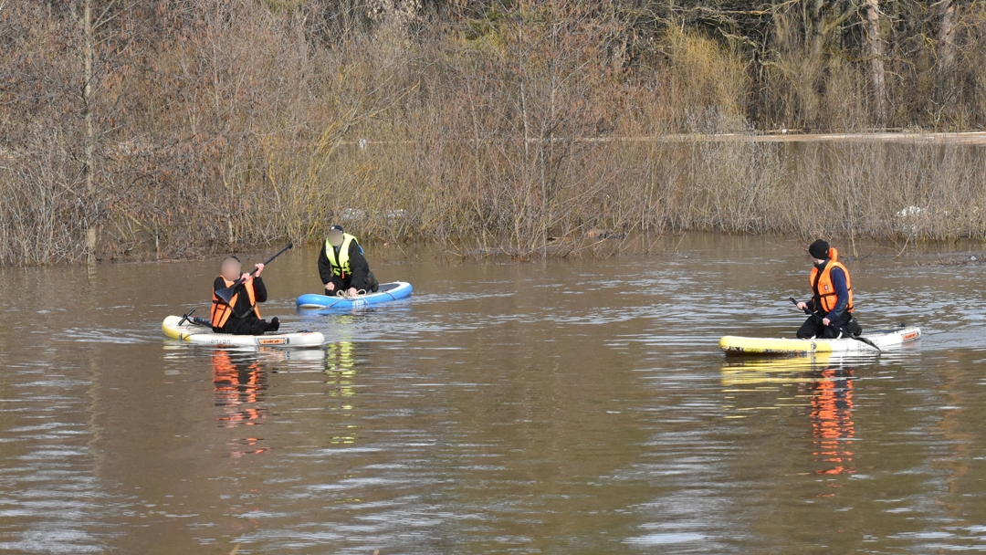 В Йошкар-Оле спасатели вытащили из Малой Кокшаги двух сапбордистов