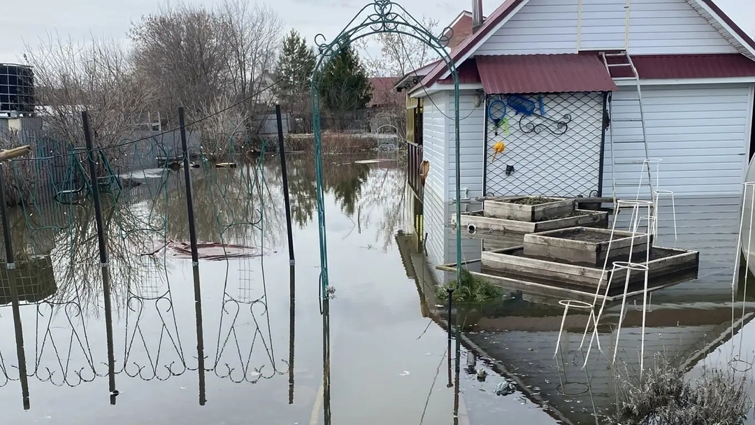 В частном секторе Волжска вода прибывает в жилые дома