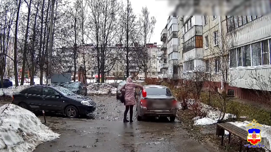 Йошкаролинка по указке мошенников пыталась поджечь автомобиль