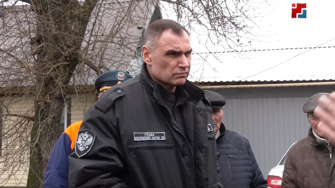 Глава Марий Эл Юрий Зайцев лично пообщался с жителями подтопленных домов в Волжске