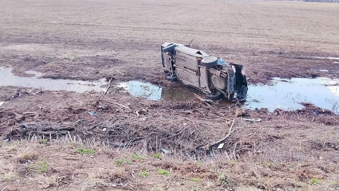 В Марий Эл опрокинулся автомобиль с несовершеннолетними