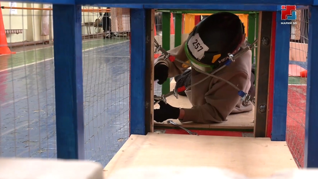 Йошкар-Оласе 24-ше номеран школышто «Школа безопасности» рӱдоласе слёт эрта